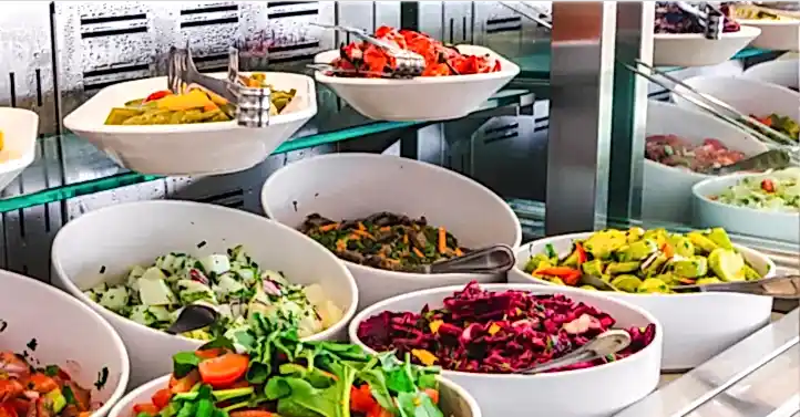 Porselen tabaklarda gastronomi küveti görseli
